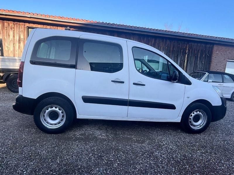 Gebraucht Peugeot Partner Premium 75 PS (55 kW) 2018 Weiß Van / Kleinbus