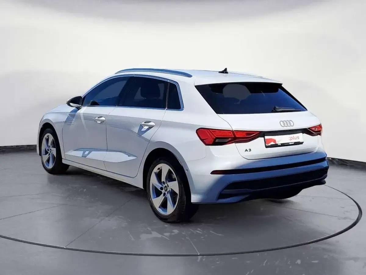 Second-hand Audi A3 Advanced 150 CP (110 kW) 2025 Alb Berlinǎ