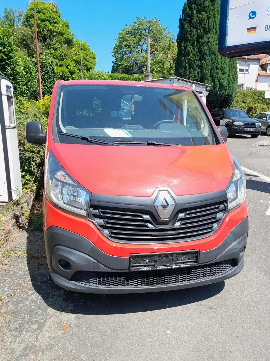 Gebraucht Renault Traffic 115 PS (84 kW) 2015 Rot Van / Kleinbus