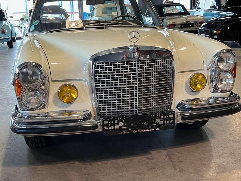 Gebraucht Mercedes S280 160 PS (117 kW) 1970 Weiß Limousine