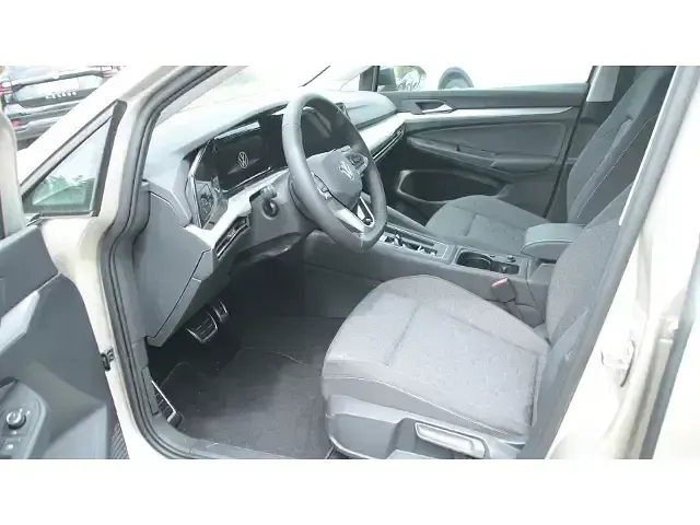 Gebraucht VW Golf VIII Move 150 PS (110 kW) 2023 Silber Kleinwagen