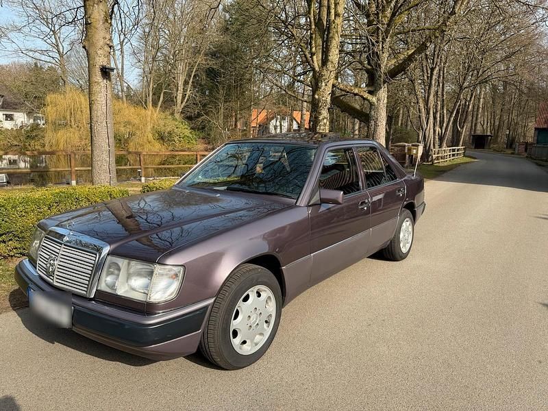 Gebraucht Mercedes E260 160 PS (117 kW) 1990 Andere farben Limousine