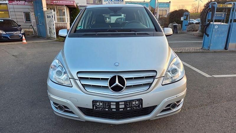 Gebraucht Mercedes B160 95 PS (69 kW) 2009 Silber Van / Kleinbus