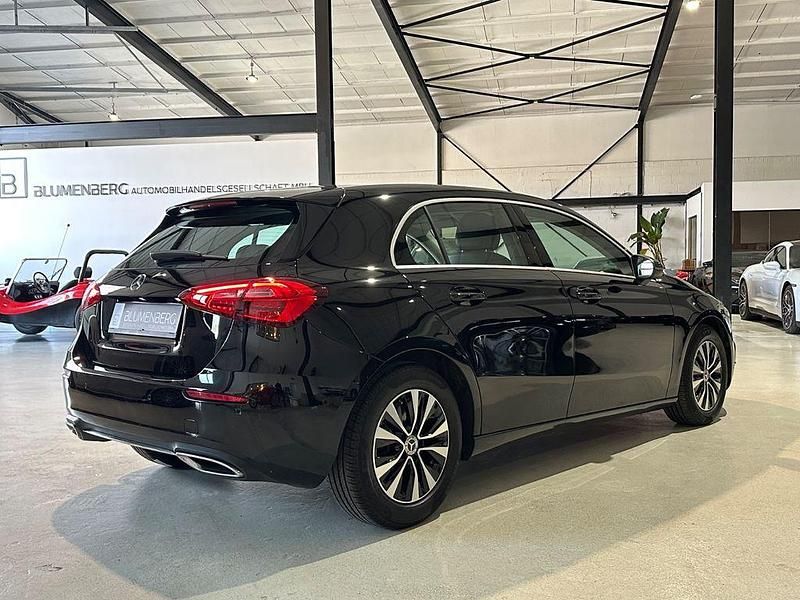 Gebraucht Mercedes A180 136 PS (100 kW) 2022 Schwarz Limousine