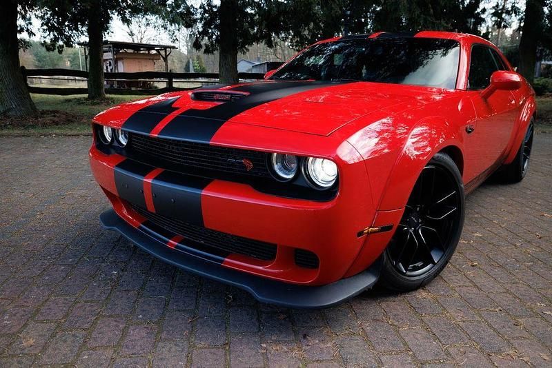 Rot Gebraucht 2017 Dodge Challenger Coupé | 55.555 € - Bild 1/4