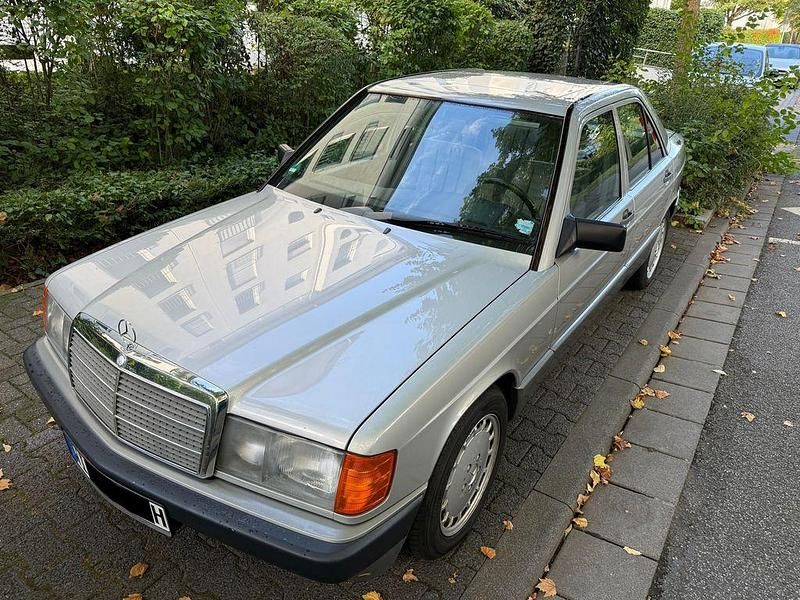 Gebraucht Mercedes 190 118 PS (86 kW) 1989 Silber Limousine