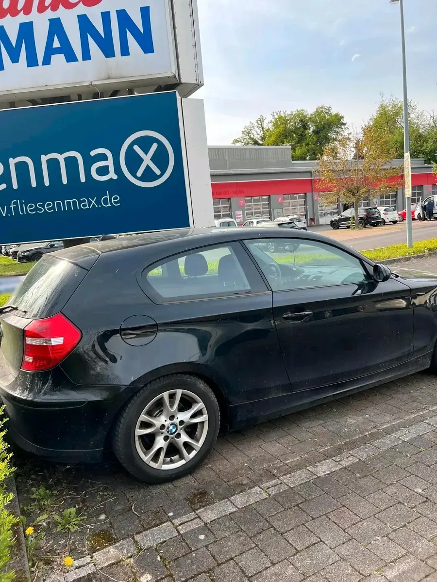 Gebraucht BMW 116 122 PS (89 kW) 2010 Schwarz Kleinwagen