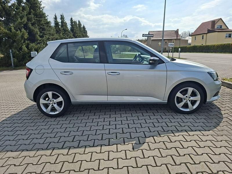 Gebraucht Skoda Fabia Active 75 PS (55 kW) 2015 Silber Limousine