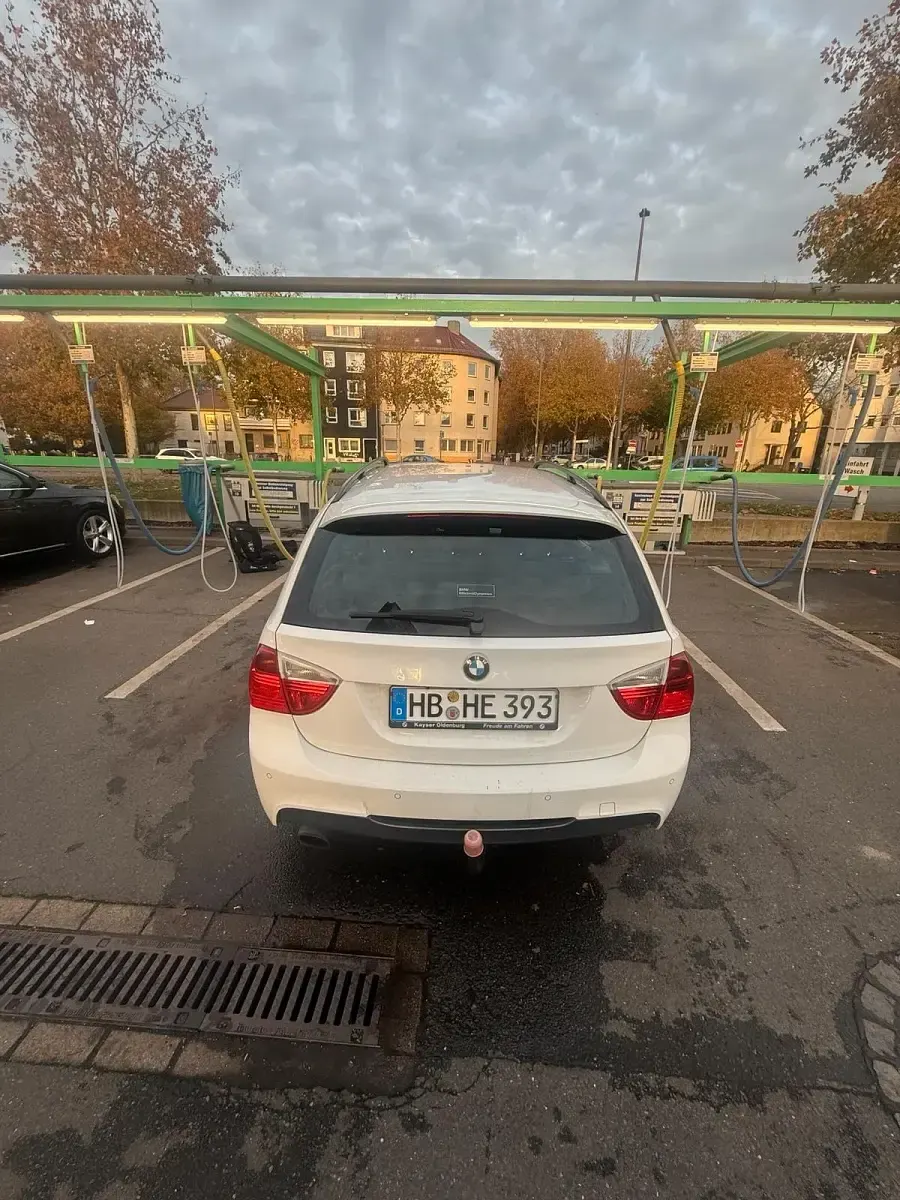 Gebraucht BMW 320 177 PS (130 kW) 2008 Weiß Kombi