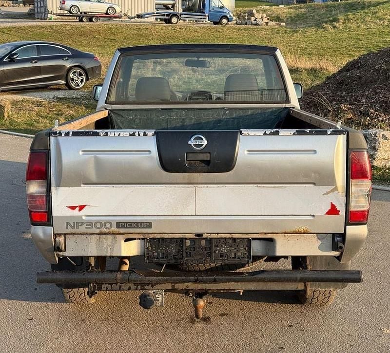 Gebraucht Nissan Navara 133 PS (97 kW) 2009 Silber Pickup