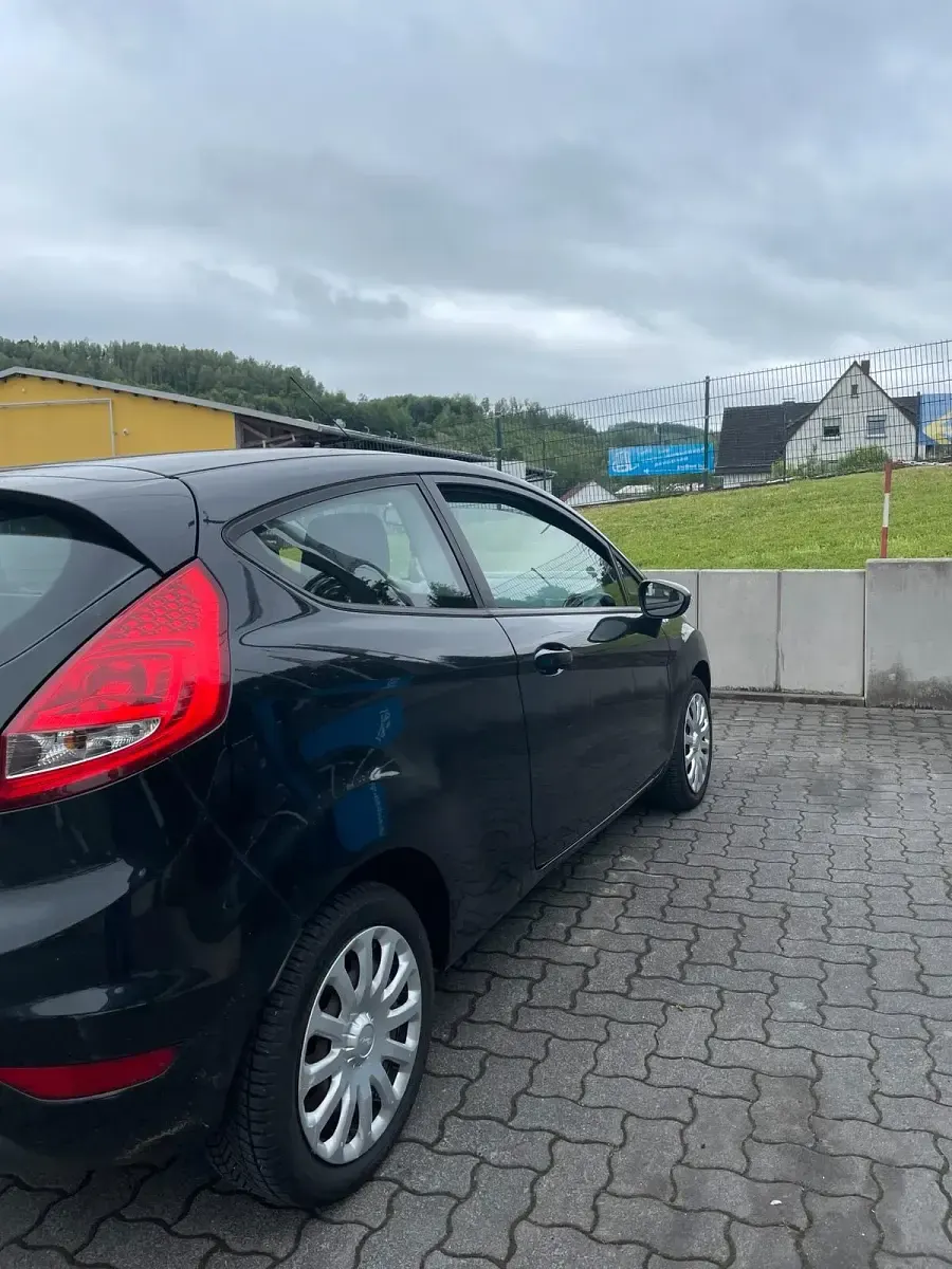 Gebraucht Ford Fiesta 81 PS (59 kW) 2010 Schwarz Limousine