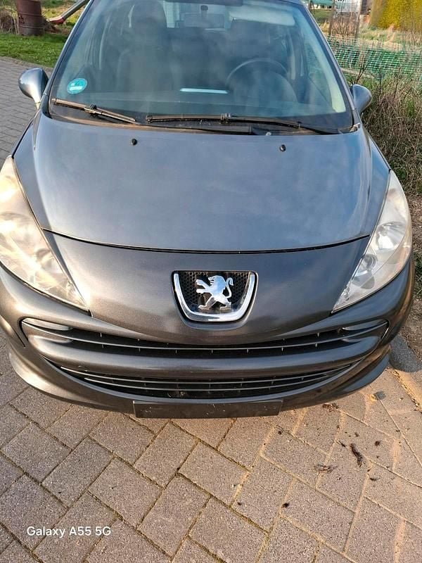 Gebraucht Peugeot 207 95 PS (69 kW) 2011 Grau Limousine