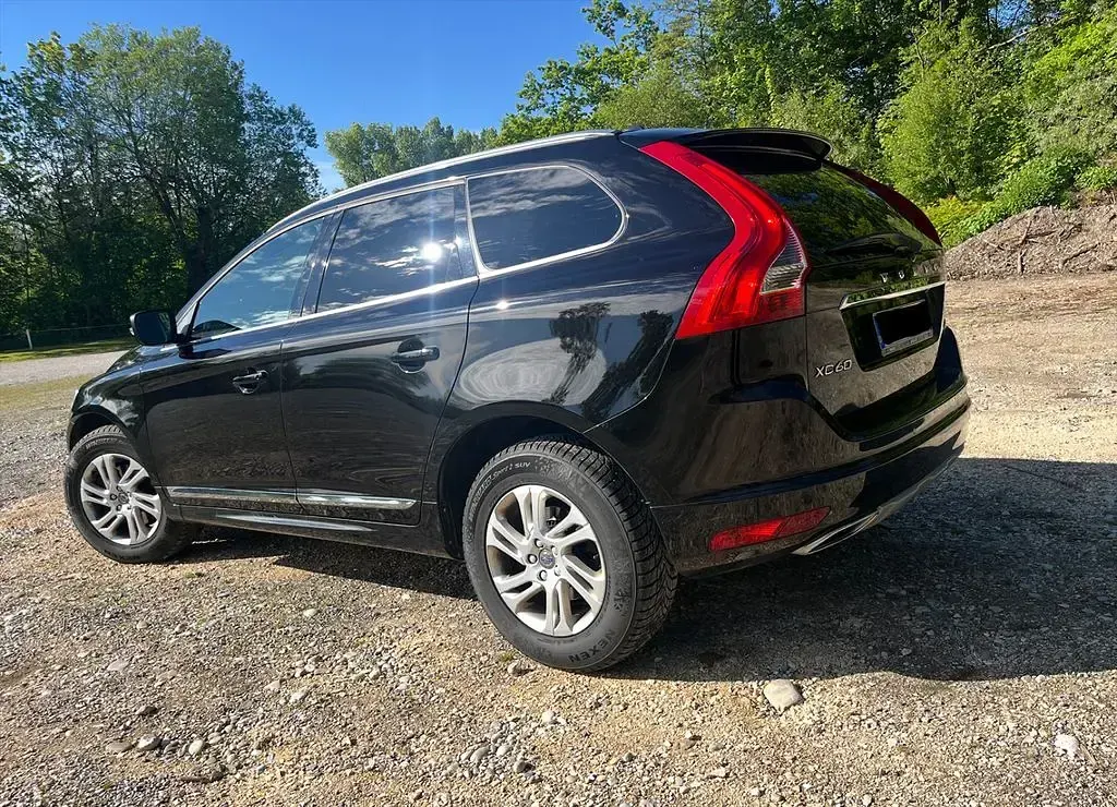 Używany Volvo XC60 Summum 190 KM (139 kW) 2017 Czarny SUV