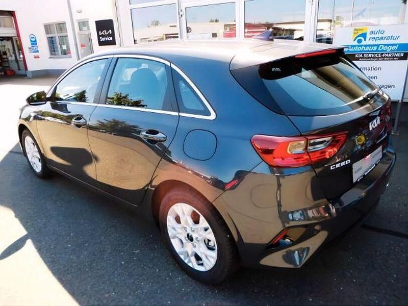 Gebraucht Kia Ceed Vision 140 PS (102 kW) 2025 Grau Kleinwagen