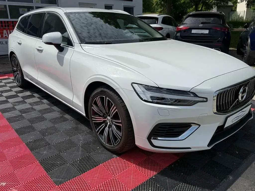 Gebraucht Volvo V60 253 PS (186 kW) 2022 Ice white Kombi