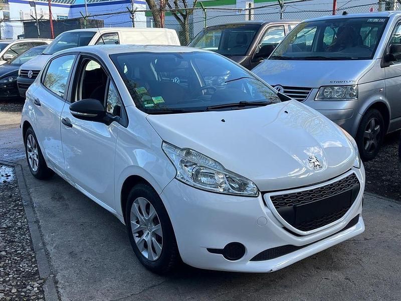 Gebraucht Peugeot 208 Access 68 PS (50 kW) 2013 Weiß Kleinwagen