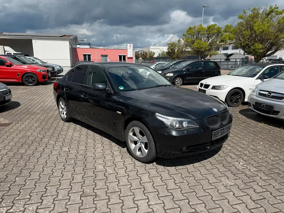 Gebraucht BMW 523 177 PS (130 kW) 2005 Schwarz Limousine