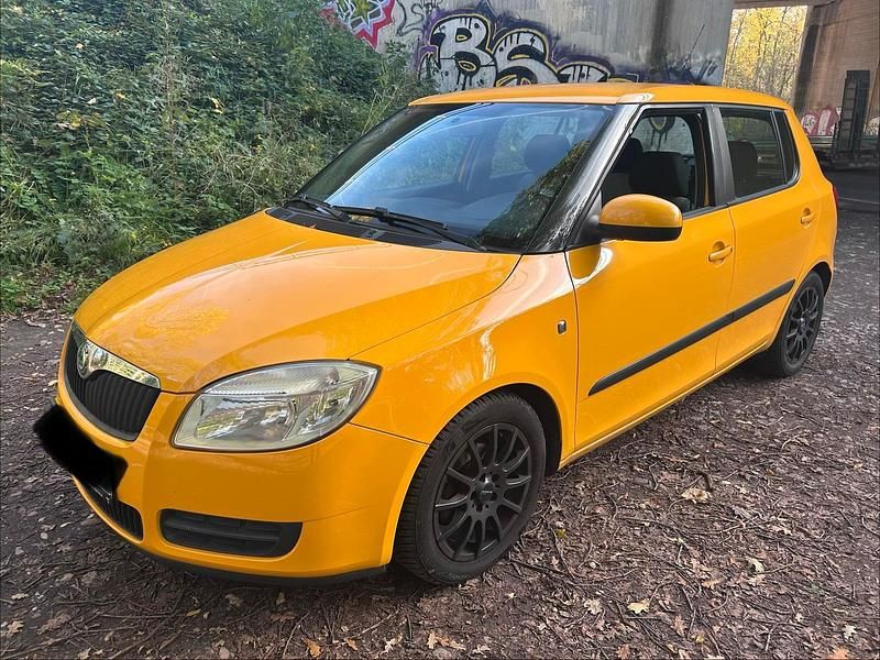 Gelb Gebraucht 2009 Skoda Fabia Kleinwagen | 1.799 € (Guter Preis) - Bild 1/4