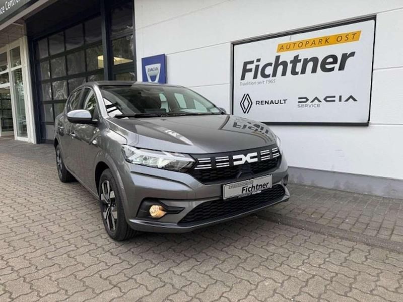 Dolomitgrau Neu 2025 Dacia Sandero Expression Kleinwagen | 19.390 € (Fairer Preis) - Bild 1/4