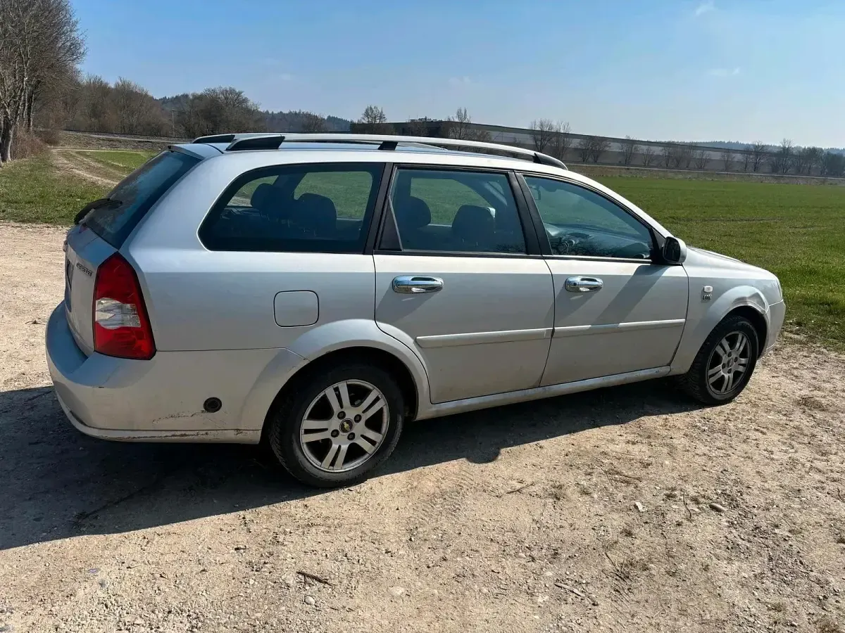 Gebraucht Chevrolet Nubira 121 PS (88 kW) 2008 Grau Kombi