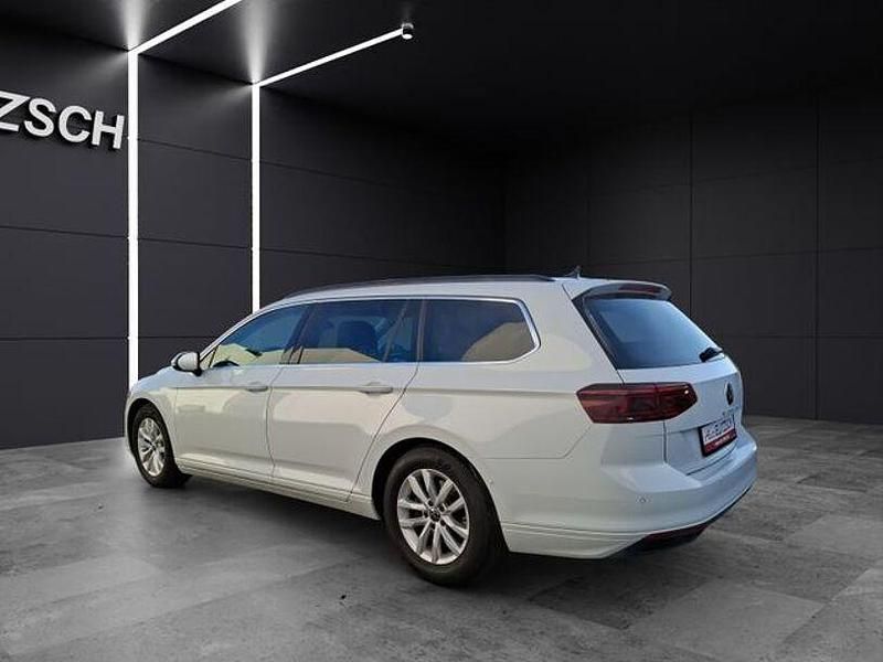 Gebraucht VW Passat Business 150 PS (110 kW) 2023 Gletscherweiß metallic Kombi