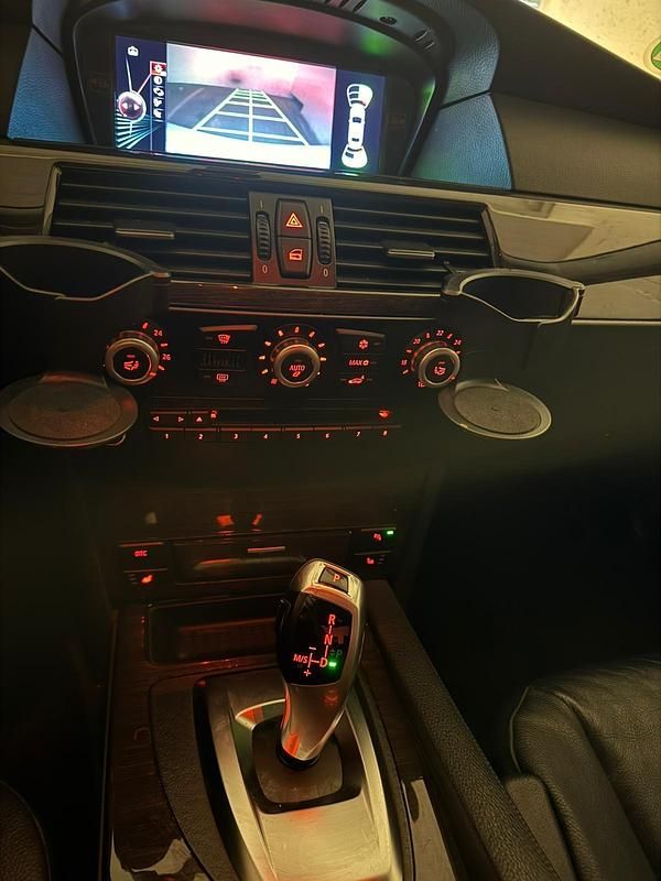 Gebraucht BMW 525 198 PS (145 kW) 2008 Grau Limousine