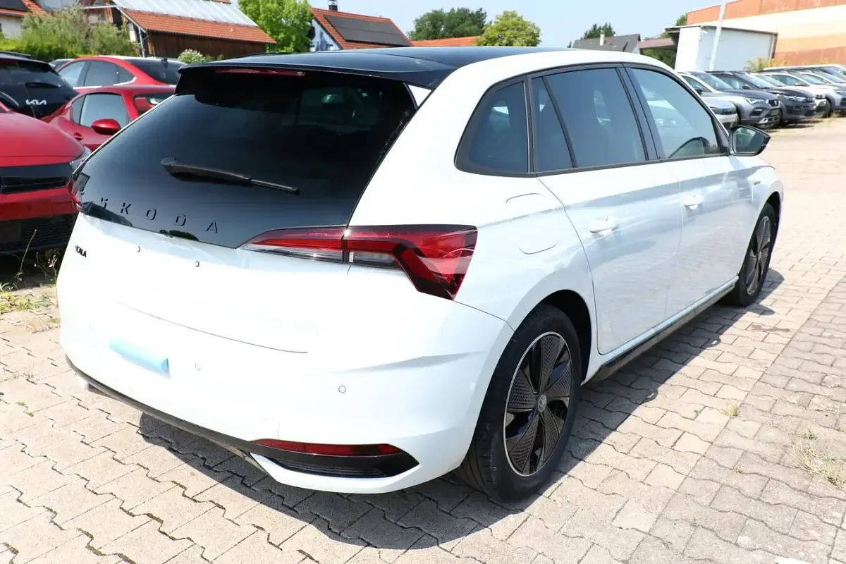 Neu Skoda Scala 150 PS (110 kW) 2026 Moon weiß perleffekt Kleinwagen