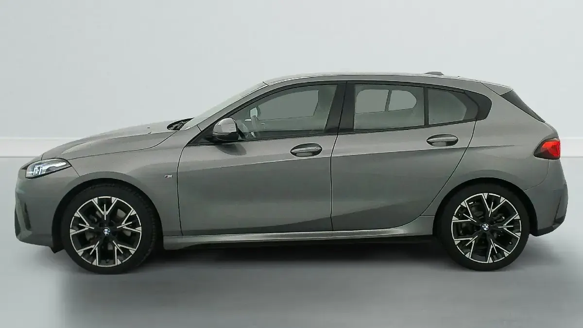Gebraucht BMW 120 M Sport 163 PS (119 kW) 2025 Skyscraper grau Kleinwagen