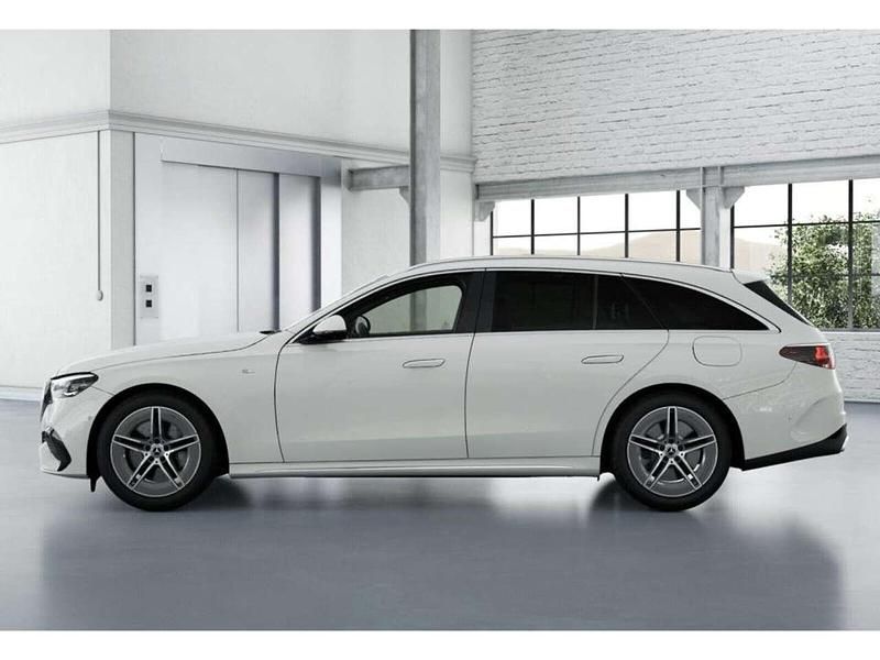 Gebraucht Mercedes E300 AMG 313 PS (230 kW) 2025 Weiss polarweiß Kombi