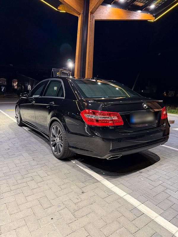 Gebraucht Mercedes E350 265 PS (194 kW) 2012 Schwarz Limousine