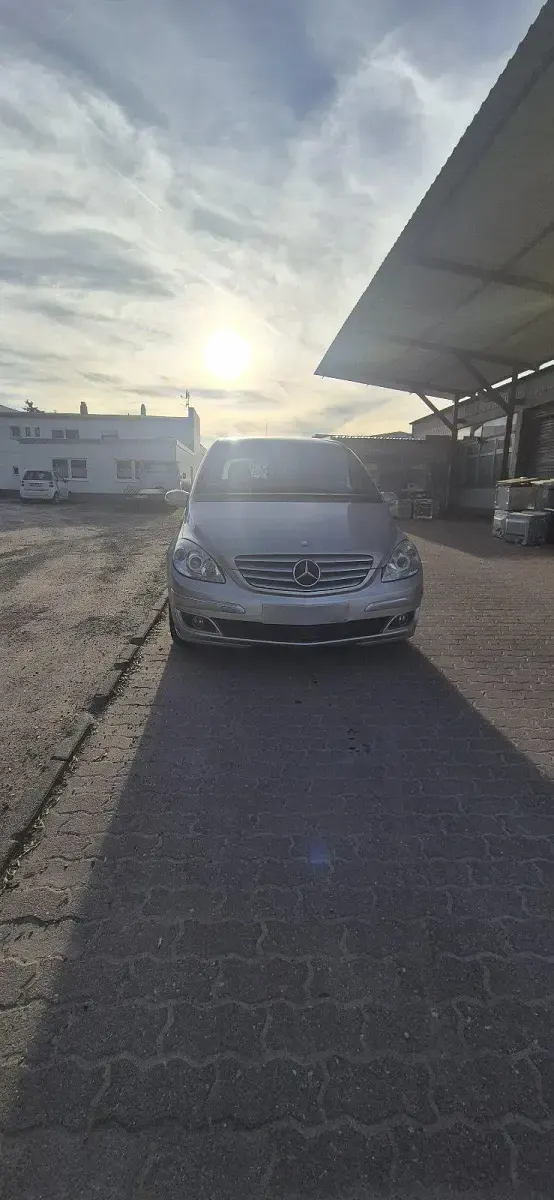 Gebraucht Mercedes B200 136 PS (100 kW) 2005 Silber Van / Kleinbus