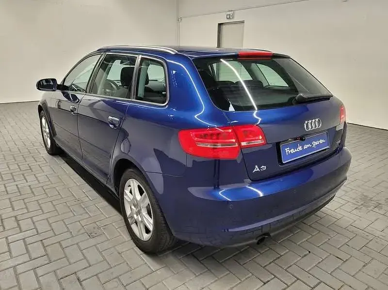 Gebraucht Audi A3 105 PS (77 kW) 2010 Blau Kleinwagen