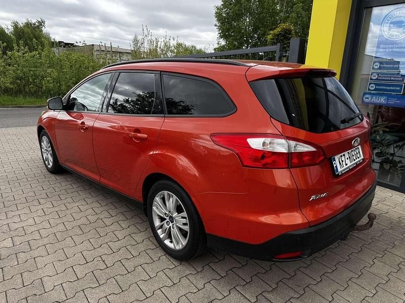 Gebraucht Ford Focus Trend 105 PS (77 kW) 2011 Orange Kombi
