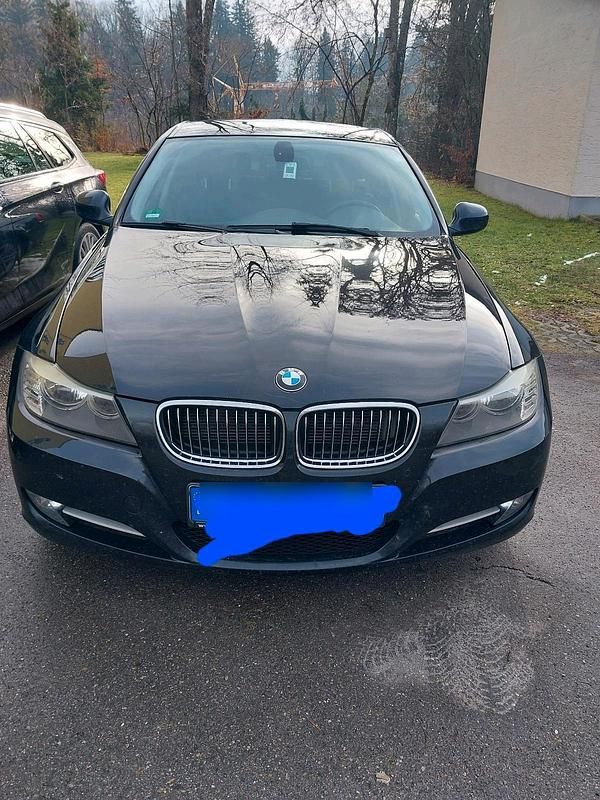 Schwarz Gebraucht 2011 BMW 320 Kombi | 5.250 € (Fairer Preis) - Bild 1/4