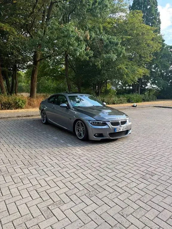 Gebraucht BMW 330 Performance 362 PS (266 kW) 2009 Grau Coupé