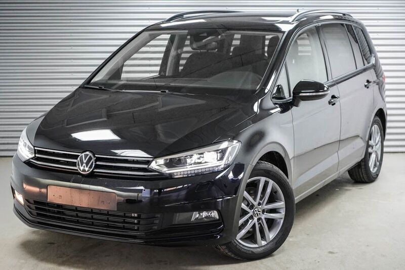 Schwarz Neu 2025 VW Touran Comfortline Van / Kleinbus | 38.485 € - Bild 1/4