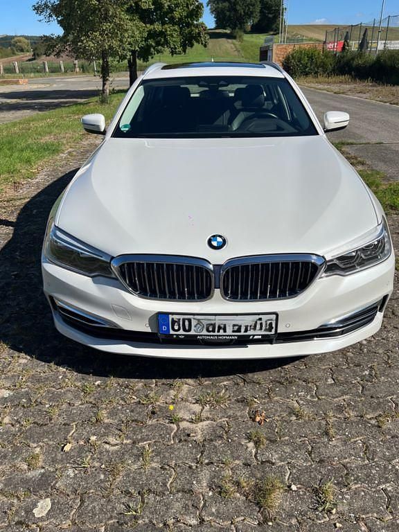 Weiß Gebraucht 2019 BMW 520 Sport Line Kombi | 26.500 € (Fairer Preis) - Bild 1/4