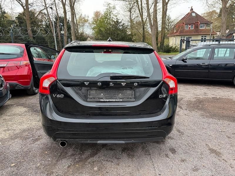 Gebraucht Volvo V60 150 PS (110 kW) 2016 Schwarz Kombi
