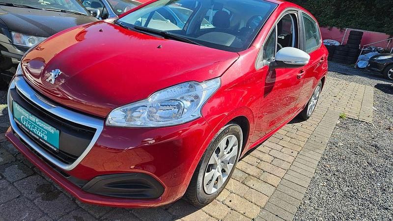 Gebraucht Peugeot 208 68 PS (50 kW) 2018 Rot Kleinwagen