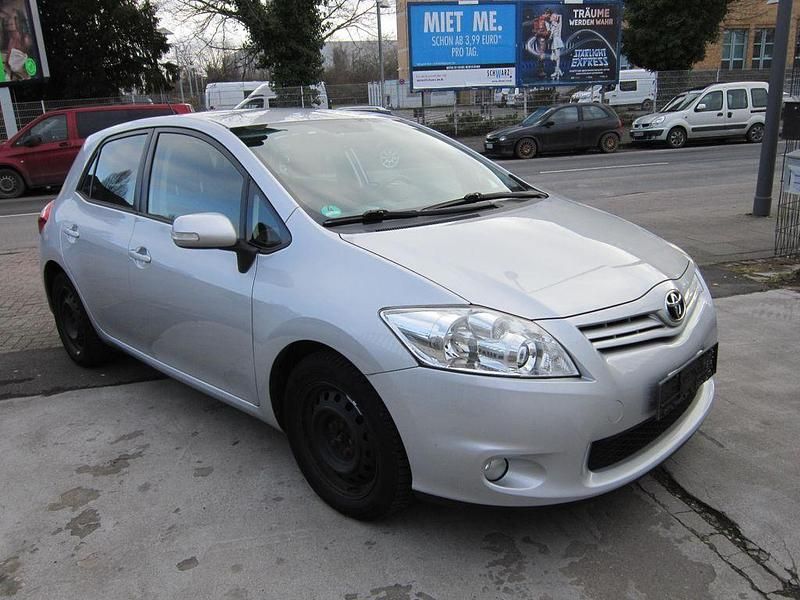 Gebraucht Toyota Auris Edition 132 PS (97 kW) 2011 Silber Kleinwagen