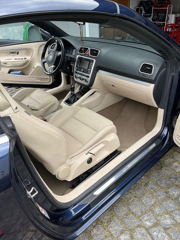 Usata VW Eos Basis 140 CV (102 kW) 2013 Blu Cabrio