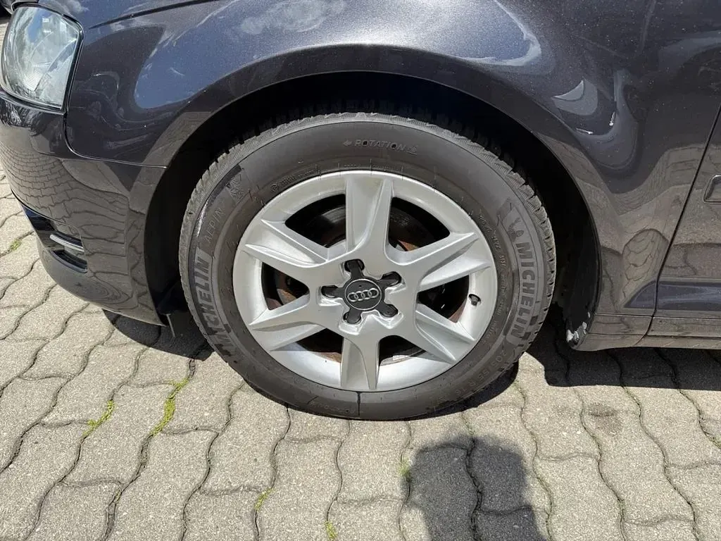 Gebraucht Audi A3 Attraction 105 PS (77 kW) 2011 Grau Kleinwagen