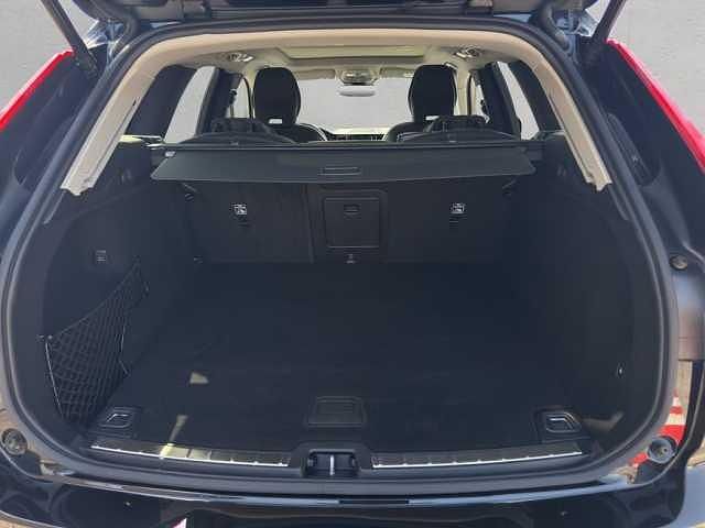 Gebraucht Volvo XC60 Plus 197 PS (144 kW) 2024 Schwarz SUV