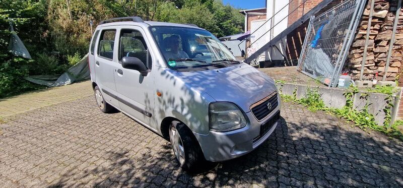 Silber Gebraucht 2002 Suzuki Wagon R+ Club Kombi | 777 € (Guter Preis) - Bild 1/4