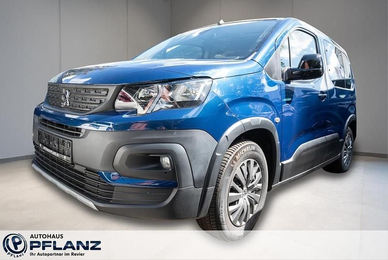 Blau Gebraucht 2022 Peugeot e-Rifter Active Van / Kleinbus | 24.990 € - Bild 1/4