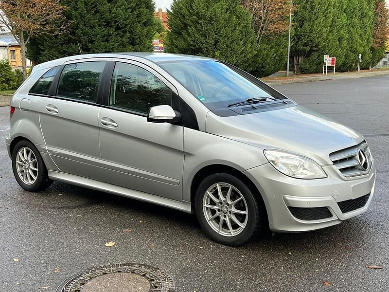 Silber Gebraucht 2009 Mercedes B180 Van / Kleinbus | 3.300 € (Superpreis) - Bild 1/4