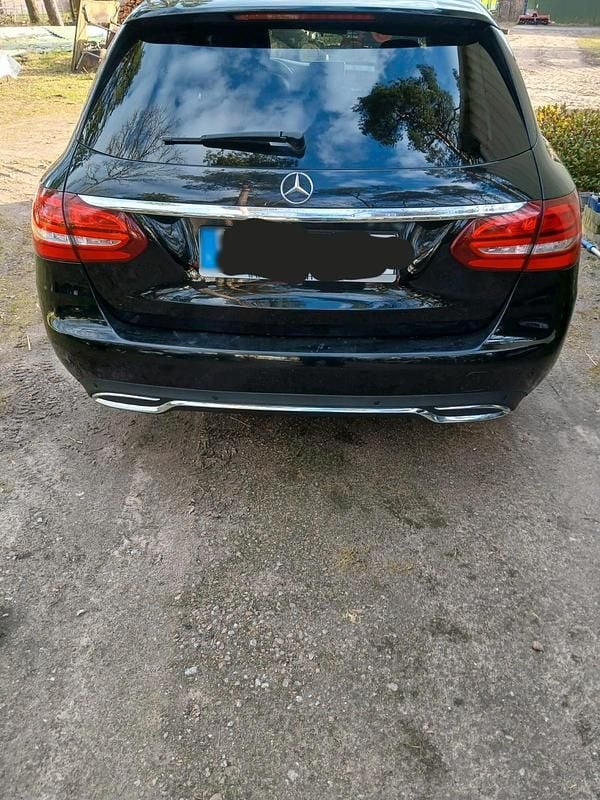 Gebraucht Mercedes C180 156 PS (114 kW) 2015 Schwarz Kombi