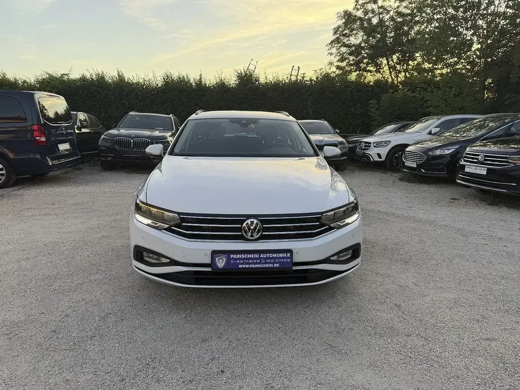 Gebraucht VW Passat 150 PS (110 kW) 2020 Pure white Kombi