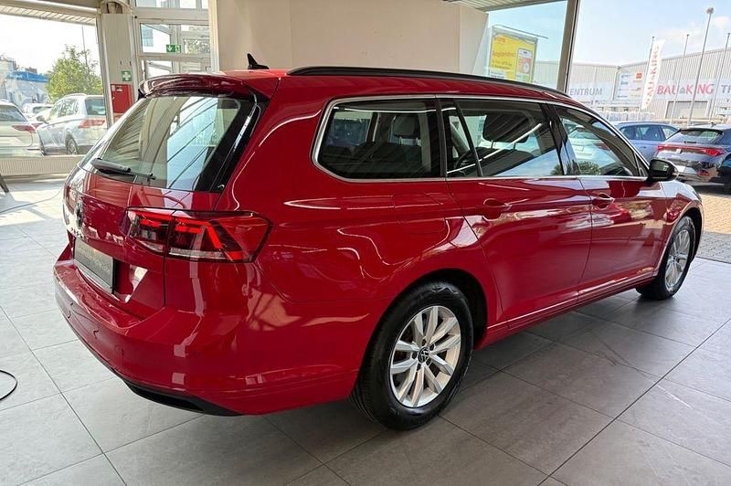 Gebraucht VW Passat Business 122 PS (89 kW) 2023 Rot Limousine