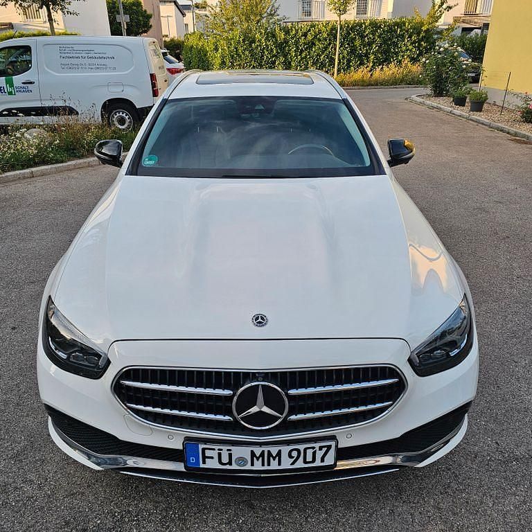 Weiß Gebraucht 2020 Mercedes E300 Limousine | 24.500 € (Guter Preis) - Bild 1/4